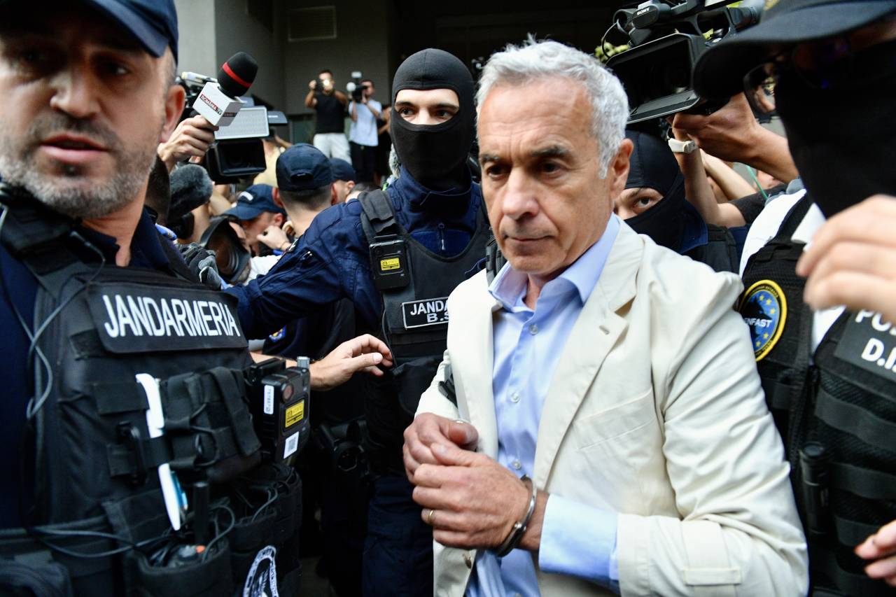 Fotografie ilustrativă pentru: Călin Georgescu rămâne în arest preventiv în așteptarea deciziei definitive, în timp ce DIICOT efectuează percheziții informatice