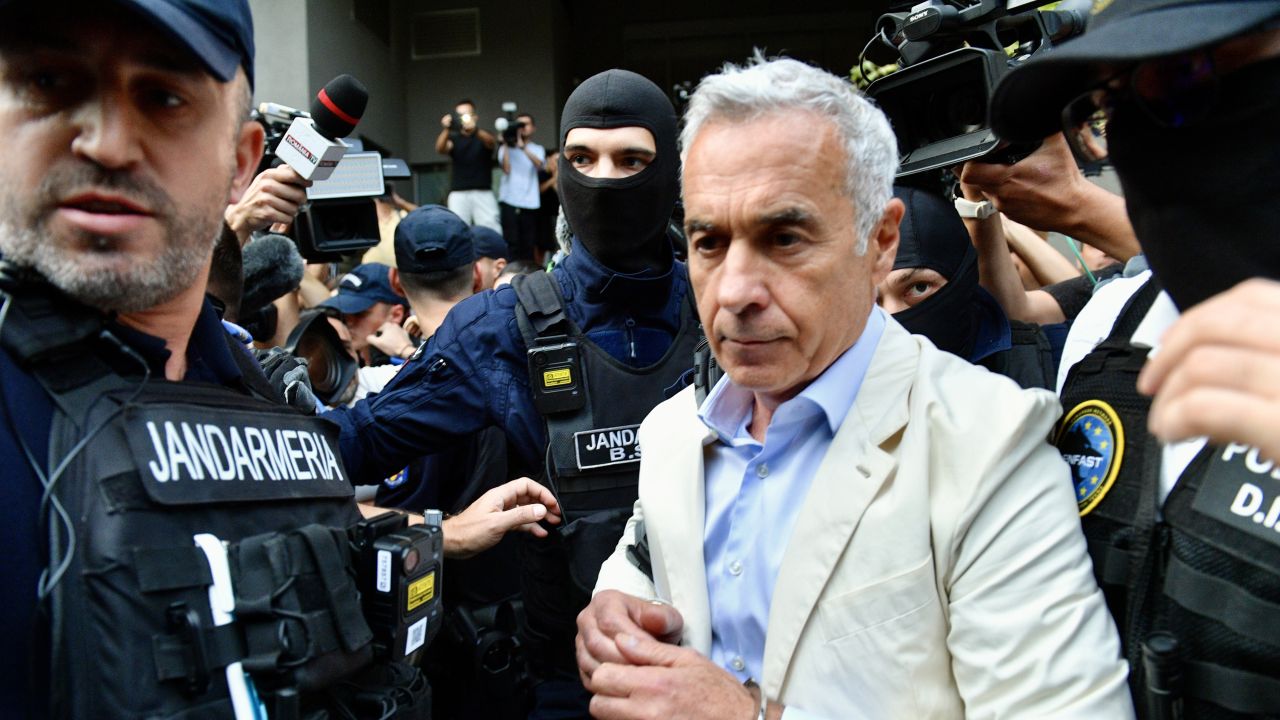 Surse: Primele ore ale lui Călin Georgescu în arest