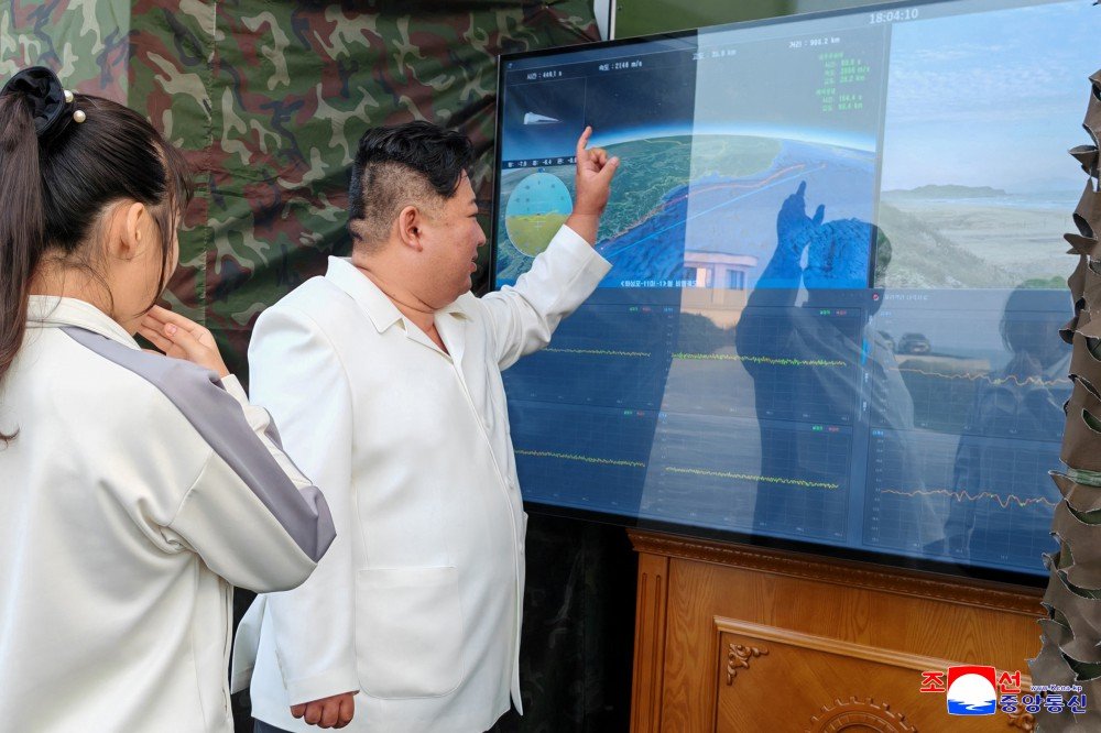Regimul de la Phenian a testat o armă de „tip nou” după rachetele din weekend. Kim Jong-Un: „o demonstraţie frapantă”