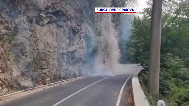 Circulația pe DN 67D este blocată complet între Valea Cernei și Băile Herculane. Incendiu violent de vegetație
