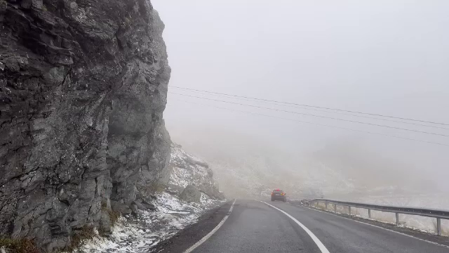 Un val polar a lovit România. La munte s-au înregistrat minus 5 grade și a căzut prima ninsoare