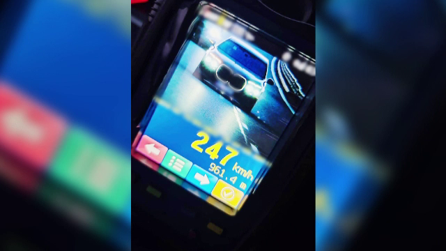 Un tânăr de doar 25 de ani a fost prins conducând cu 247 km/h pe Autostrada Transilvaniei. Ce sancțiune a primit
