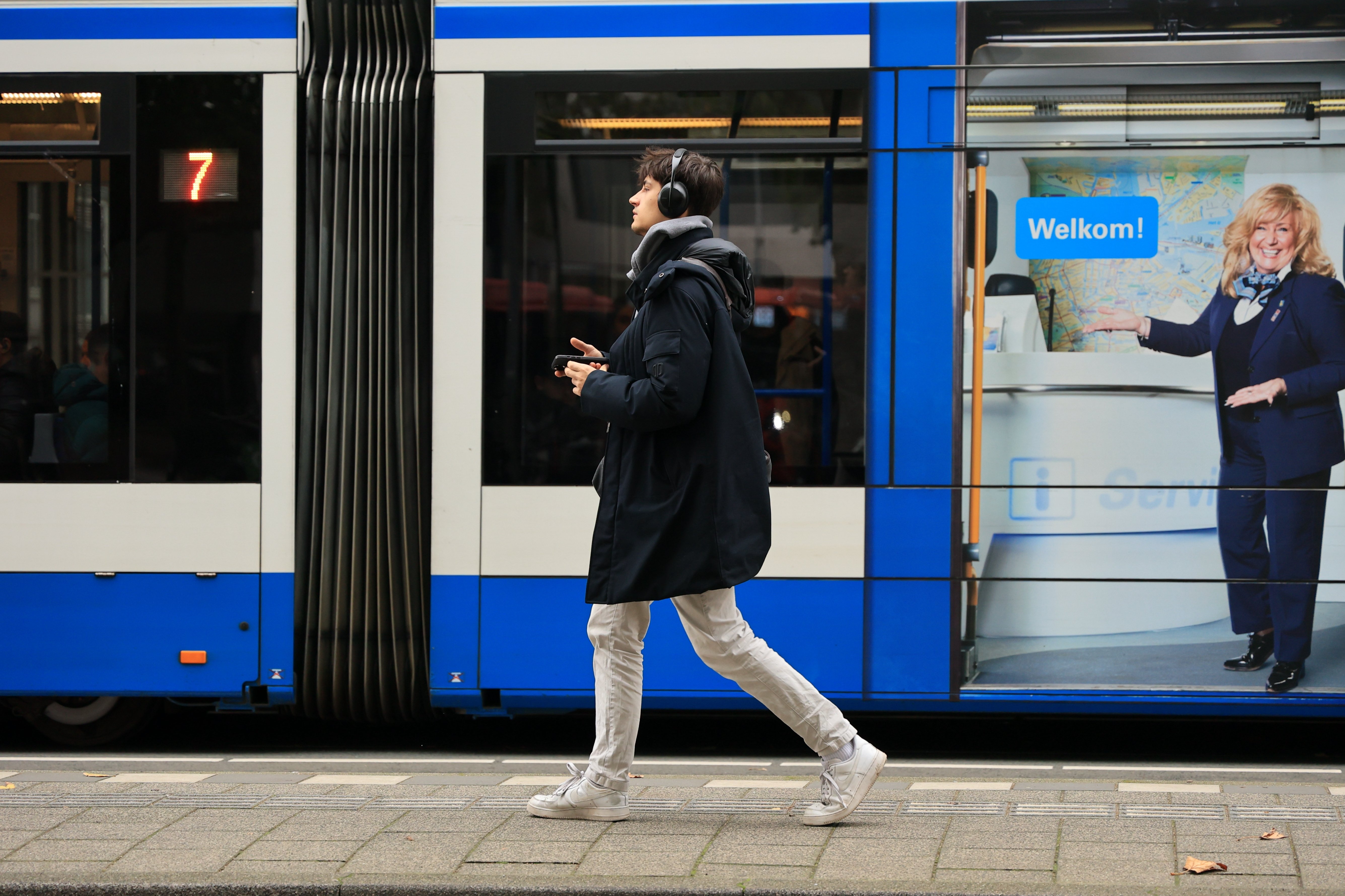Un tânăr ar fi încercat să ucidă cu o piatră un bărbat care cobora din tren, într-o gară din Cehia. Cei doi nu se cunoșteau