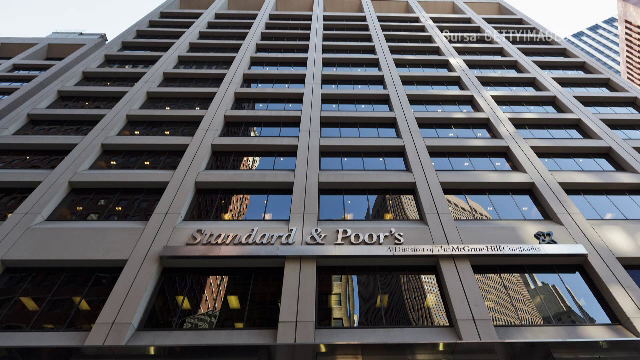 Nou avertisment pentru România înaintea raportului S&P din octombrie. Analist: „Riscul de retrogradare este mare”