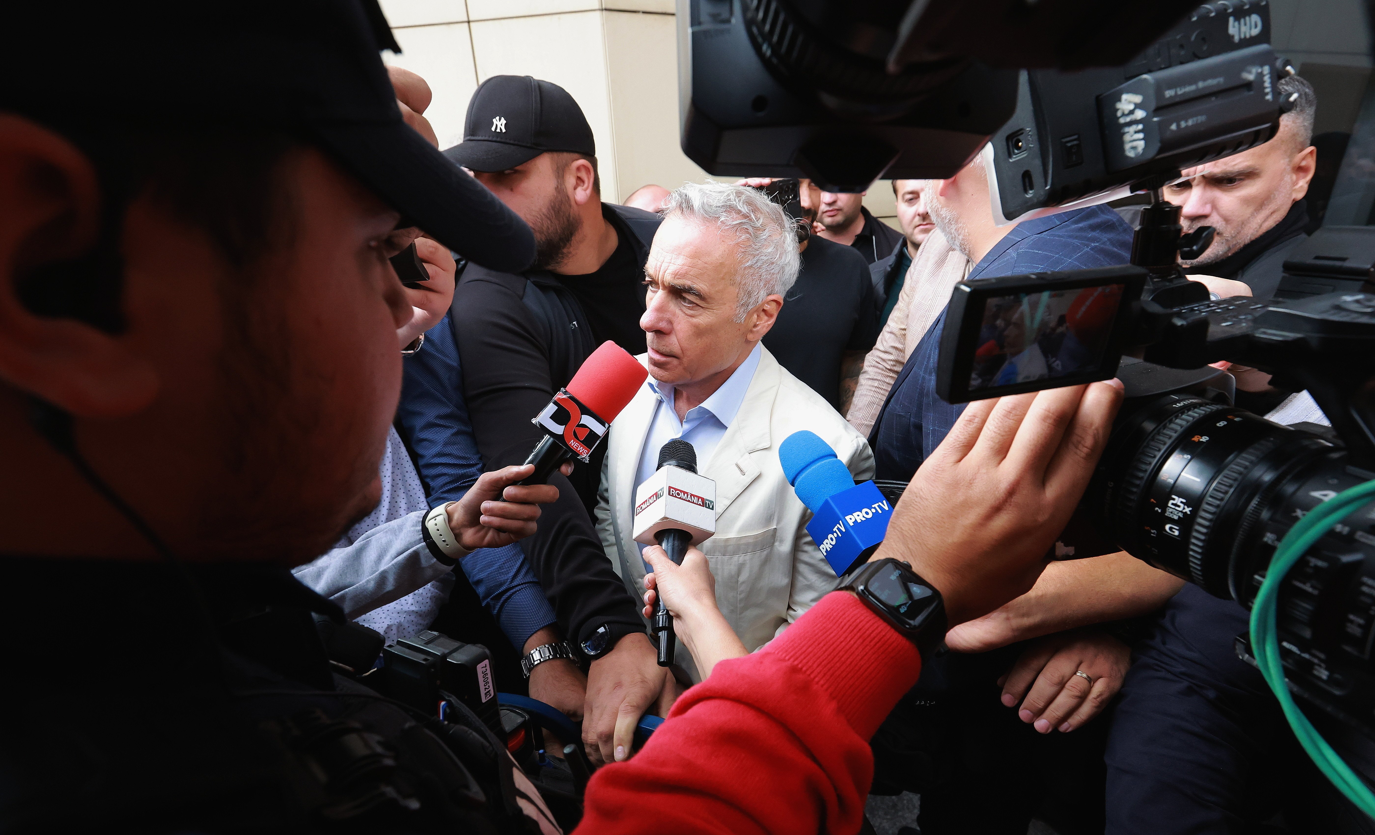 Cu ce interdicții s-a ales Călin Georgescu, după ce a scăpat de arestul preventiv. De ce nu va avea libertate deplină