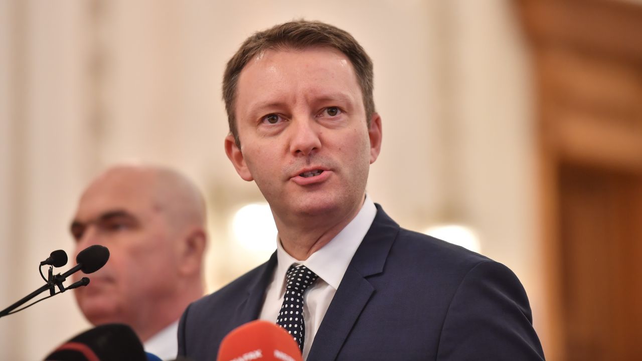 Apel din PSD ca parlamentarii social-democrați să ignore decizia partidului și să voteze guvernul Mureșan