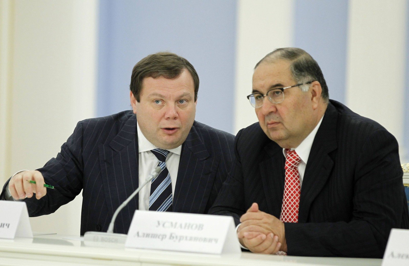 „Șantajul” azer și decizia UE privind oligarhii ruși. Cum a ajuns Usmanov și Fridman pe lista celor exceptați de la sancțiuni