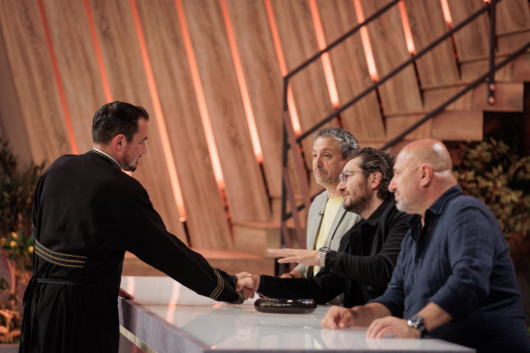 MasterChef ajunge la Castelul Bran! Un concurent își pune colegii în cap: „S-a apucat să-și facă fripturică”