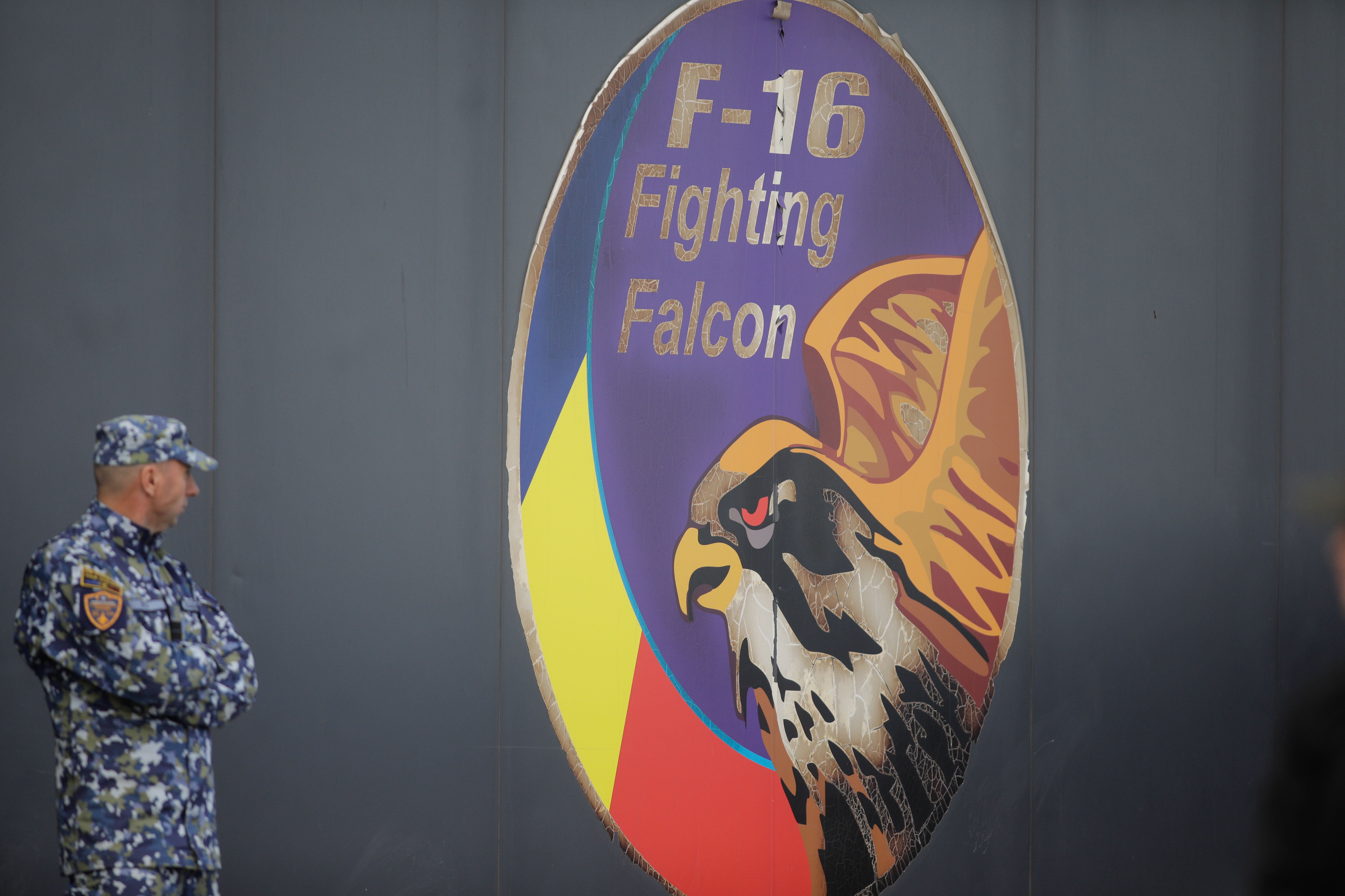 Culmea ironiei. Deși românii primesc mai multe avioane F-16, piloții militari zboară mai puțin. Miruță: „Avem puțini piloți”