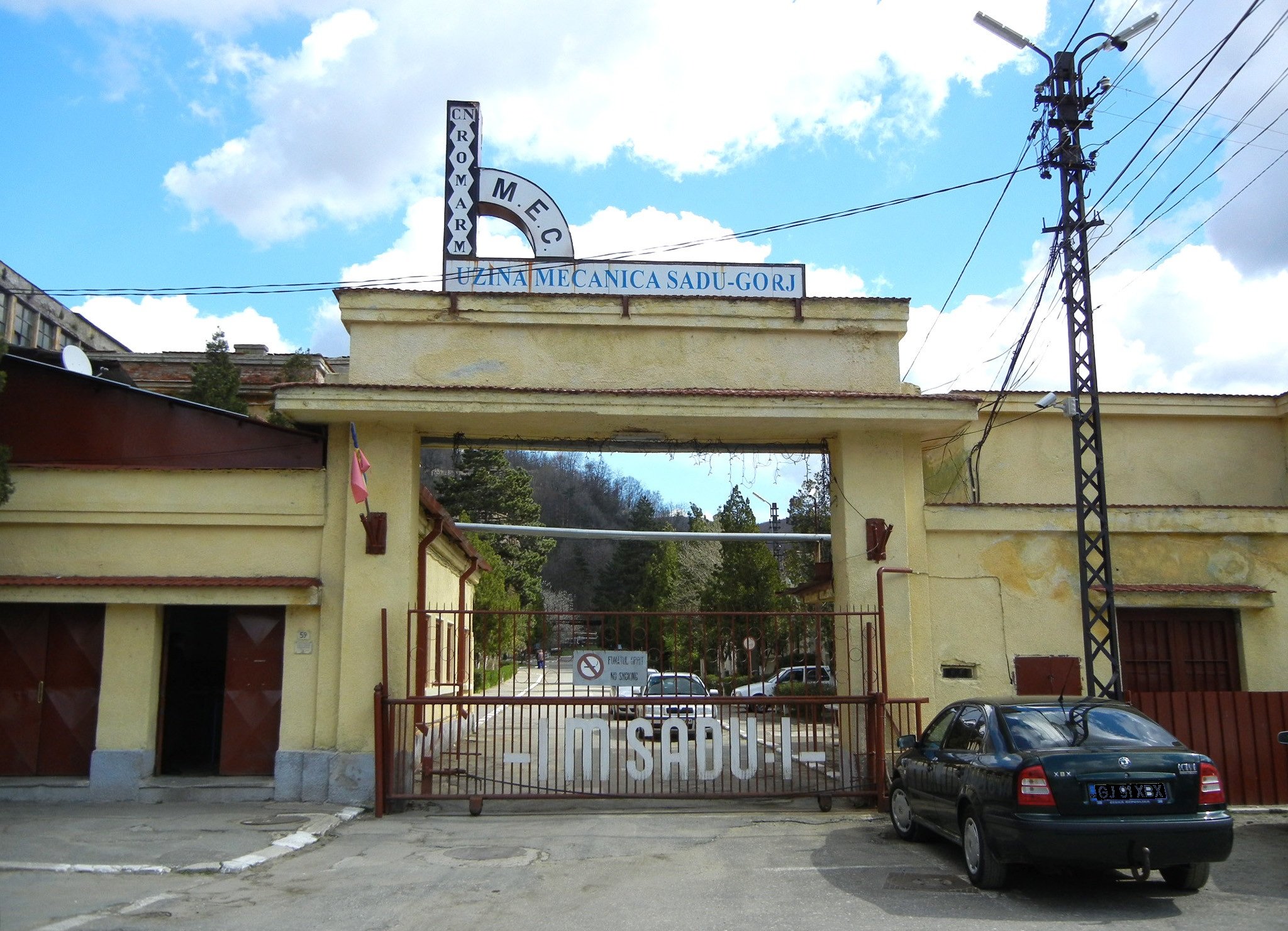 Explozie la o fabrică de armament din România. Un angajat a fost rănit