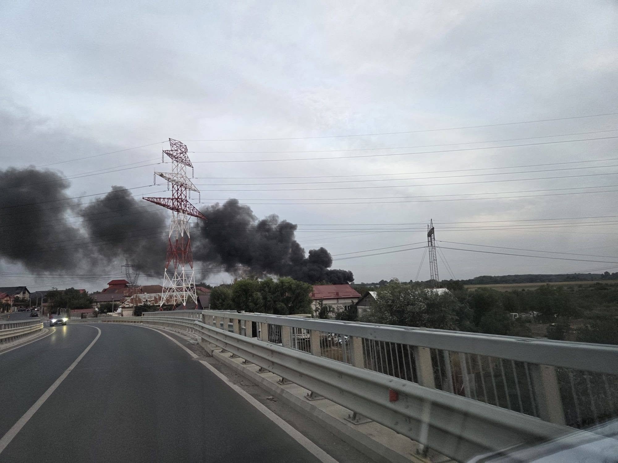 Se cere stare de alertă în București din cauza arderilor ilegale de la Sintești. Buzoianu solicită monitorizare permanentă