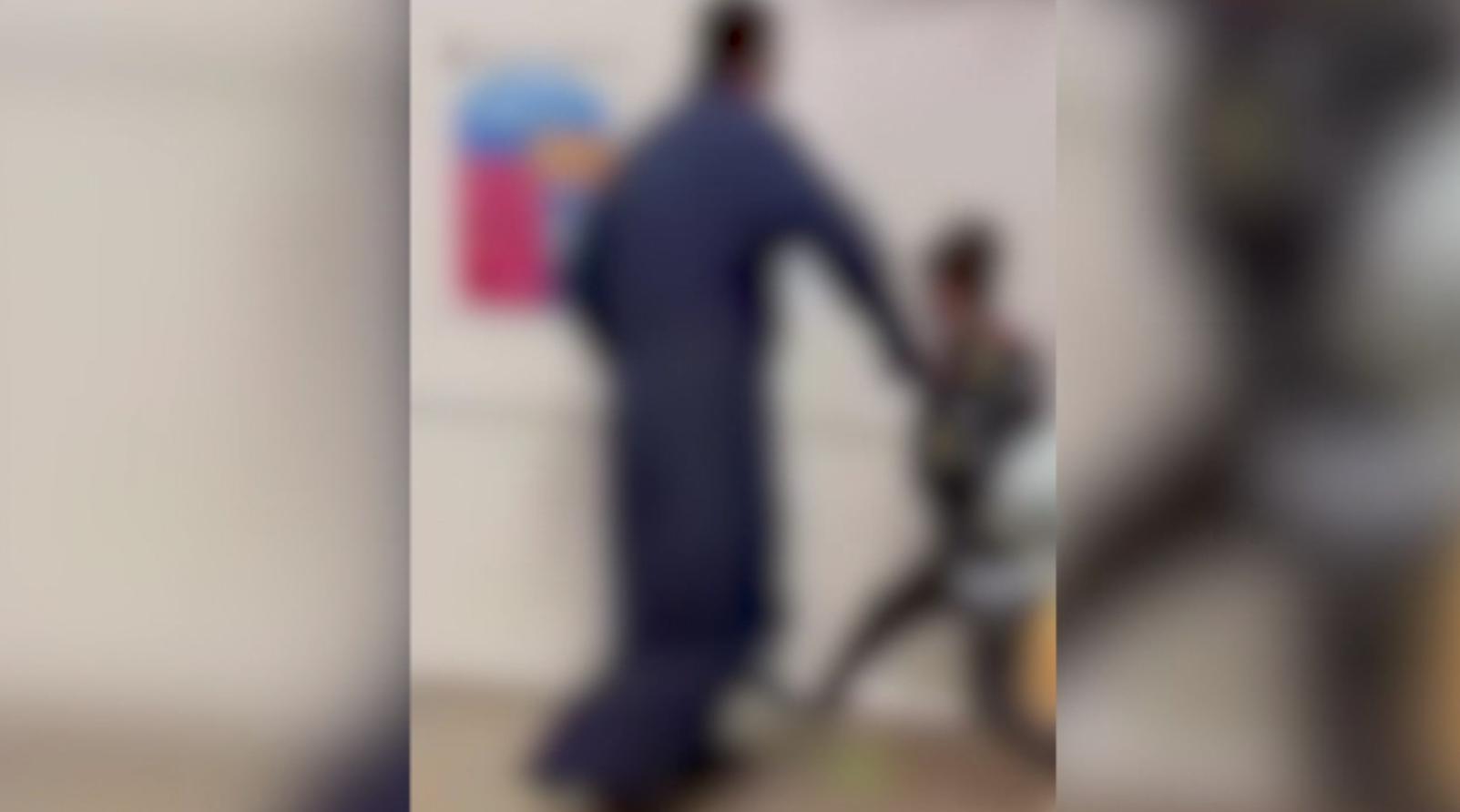 Profesor de religie filmat în timp ce bruschează un elev de clasa a VI-a, în Brașov. VIDEO