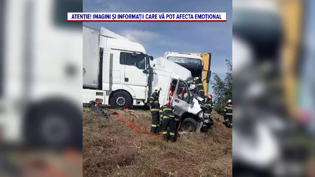 Microbuz prins ca într-o menghină între două TIR-uri, în Caraș-Severin. Două femei din Marea Britanie au murit pe loc