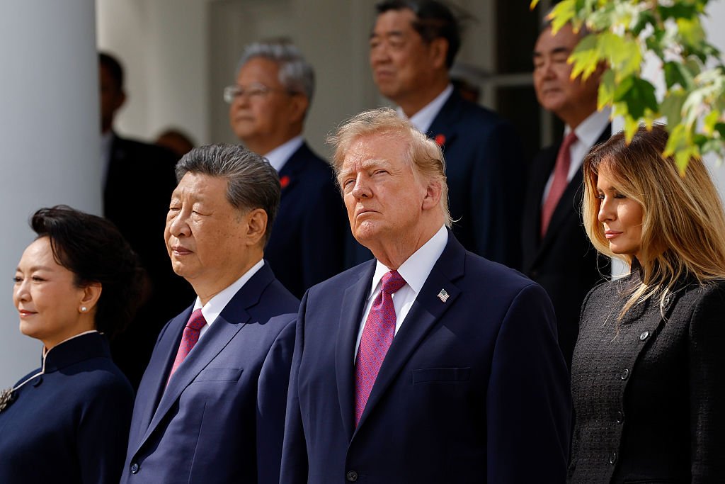 Donald Trump l-a primit pe Xi Jinping cu mare fast, provocând reacții critice: „Oaspetele dvs este un dictator brutal”