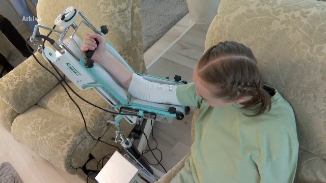 Alexia Tudose, a 17-a operație după teribilul accident din 2022. Tânăra de 19 ani luptă să-și recupereze funcțiile mâinilor