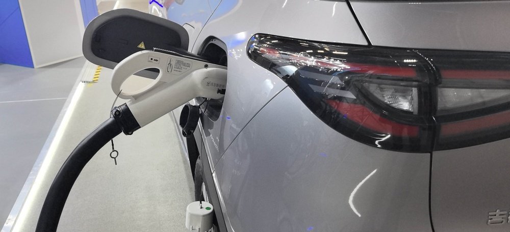 Ce mașină electrică se încarcă cel mai rapid. Producătorul auto care a stabilit un nou record: 70% în 4,5 minute