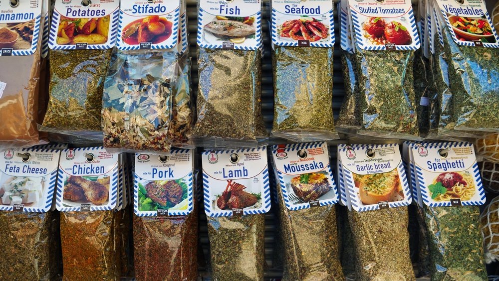 Condimente în stil grecesc. Combinația de ierburi aromatice care transformă orice preparat
