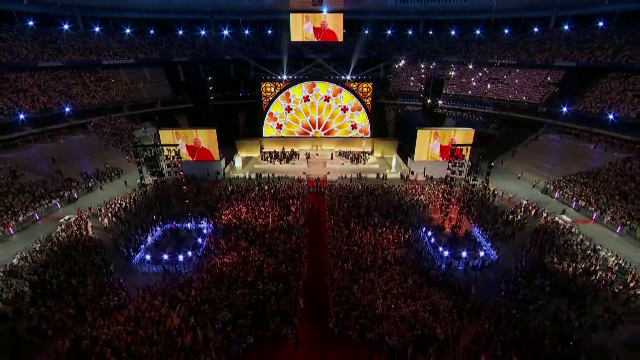 Papa Leon al XIV-lea, moment emoționant de rugăciune pe Stade de France. Aproape 80.000 de tineri au participat
