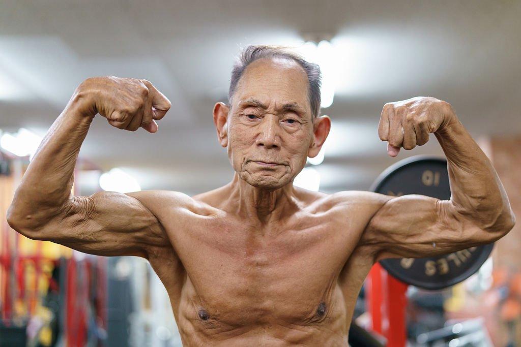 Un japonez de 90 de ani continuă să câștige competiții de culturism. Se antrenează două ore pe zi, șase zile pe săptămână