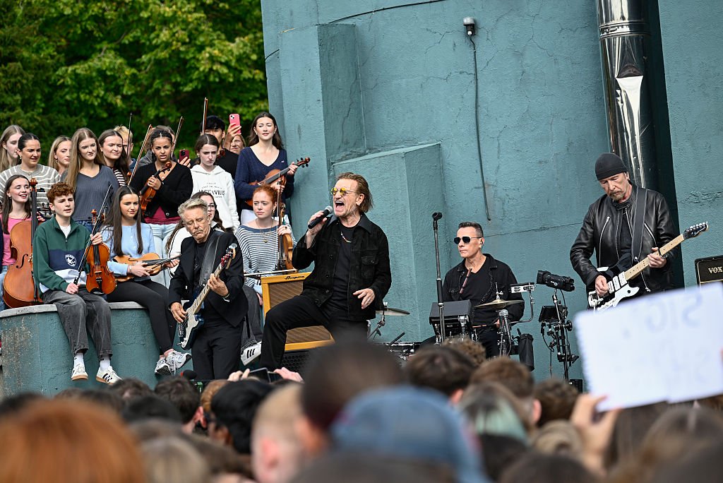 Membrii formației U2 au marcat o jumătate de secol de la înființare cu un concert în școala unde au început să cânte împreună