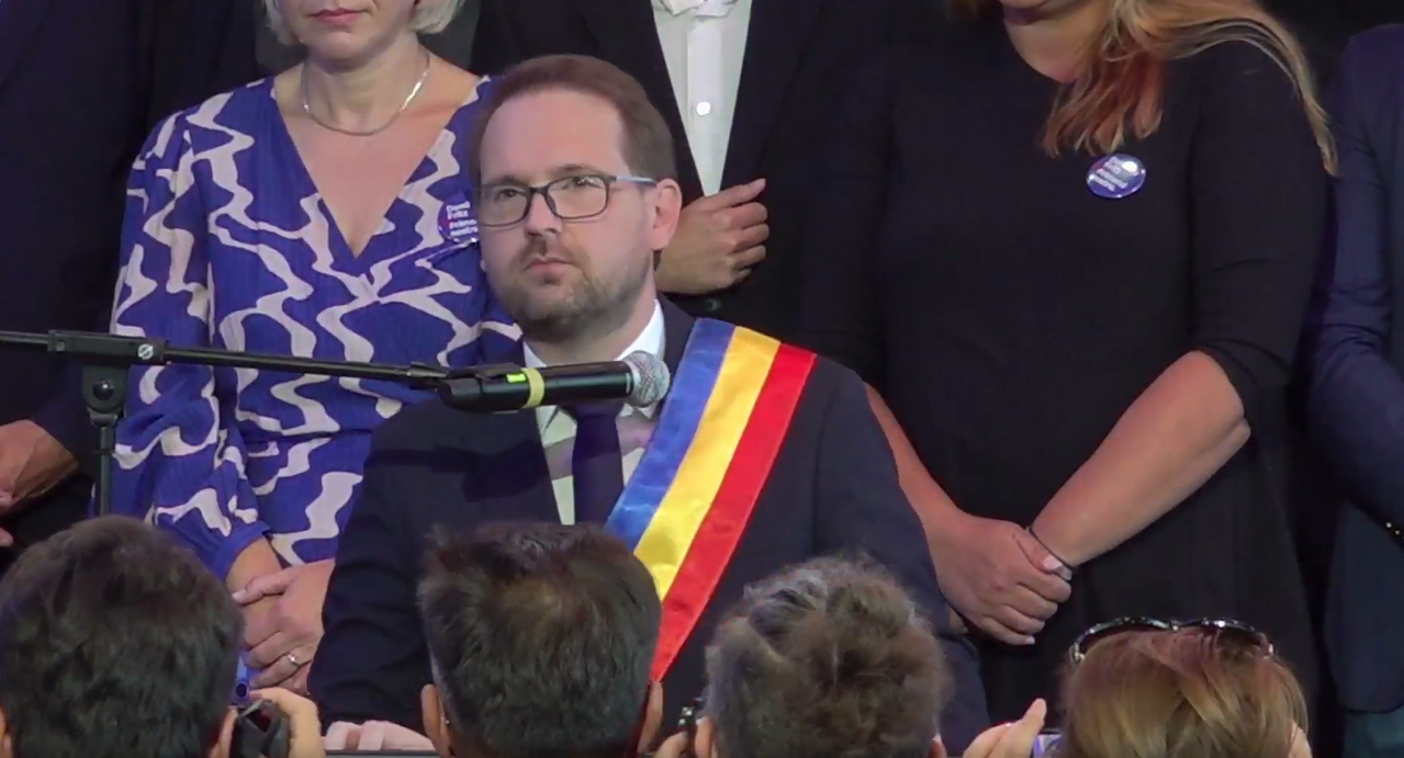 VIDEO | Cum sună imnul României cântat la pian de Dominic Fritz. Primarul Timișoarei își încheie mandatul