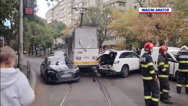 Cum a făcut un vatman din București ca șapte mașini să se ciocnească la un semafor
