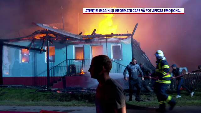 Incendiu devastator în Bistrița-Năsăud. Focul s-a extins la mai multe locuințe, iar o familie cu trei copii a rămas fără casă