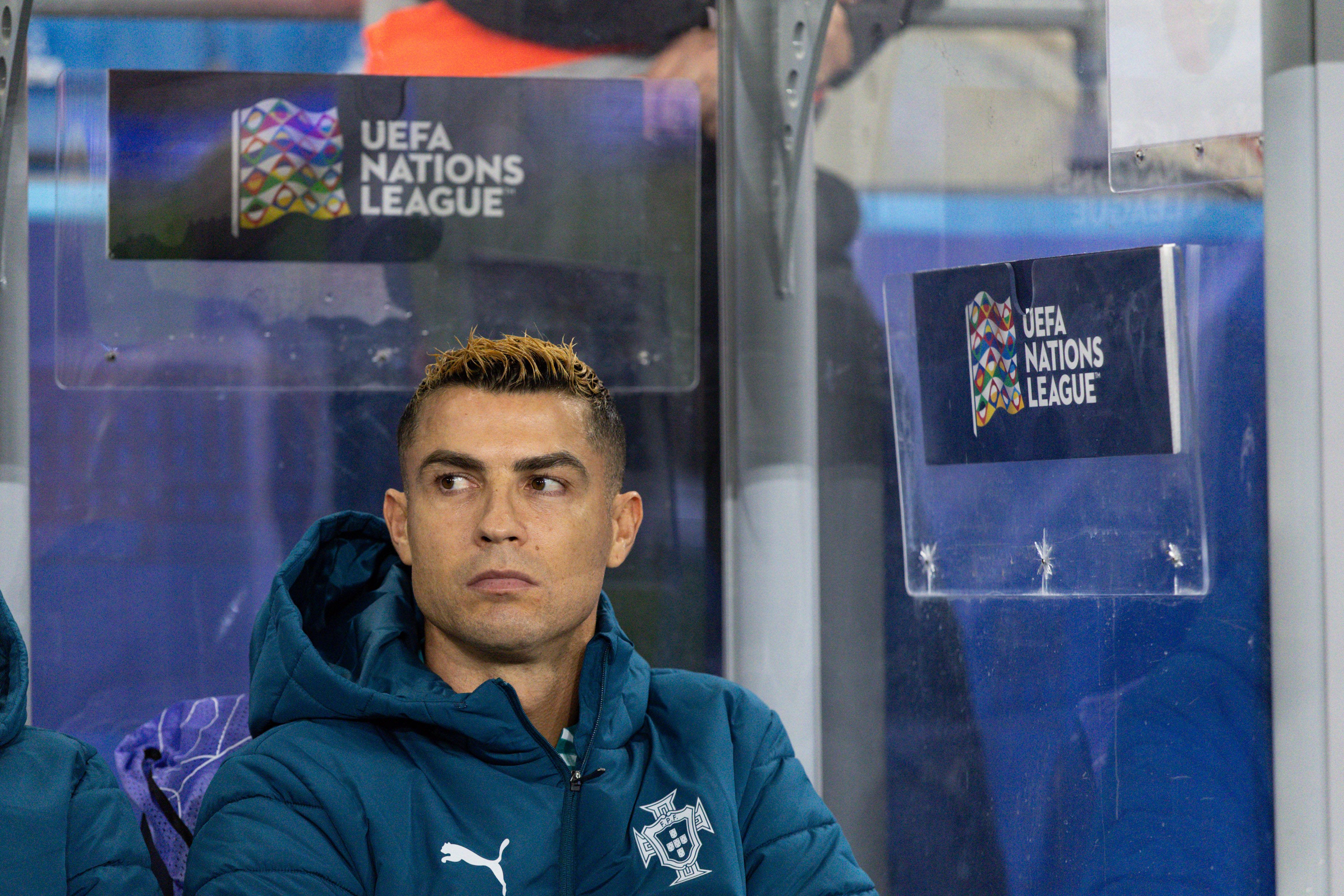 Cristiano Ronaldo a rămas pe bancă tot meciul cu Portugalia, pentru prima dată după 18 ani. Cum a reacționat. VIDEO
