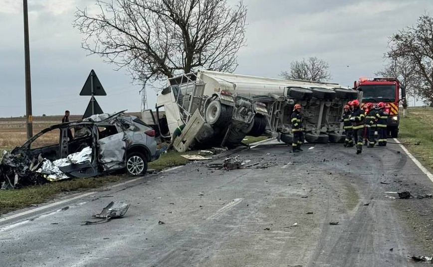 Şoferul unui autoturism a murit carbonizat după ce a intrat în coliziune cu un autotren în județul Constanţa