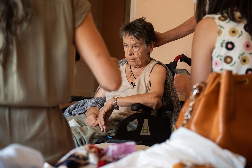 Pensionara expulzată după creşterea chiriei cu 275% se va întoarce în apartamentul în care a locuit 70 de ani, în Madrid