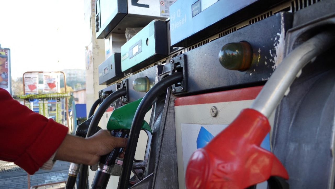 Italia: Companiile petroliere stabilesc preț plafonat la carburanți