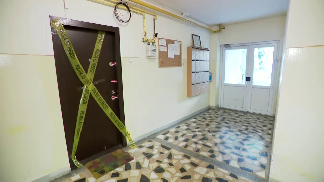 O tânără a ieșit plină de sânge din bloc și a strigat după ajutor. Descoperire șocantă făcută de polițiști în apartament
