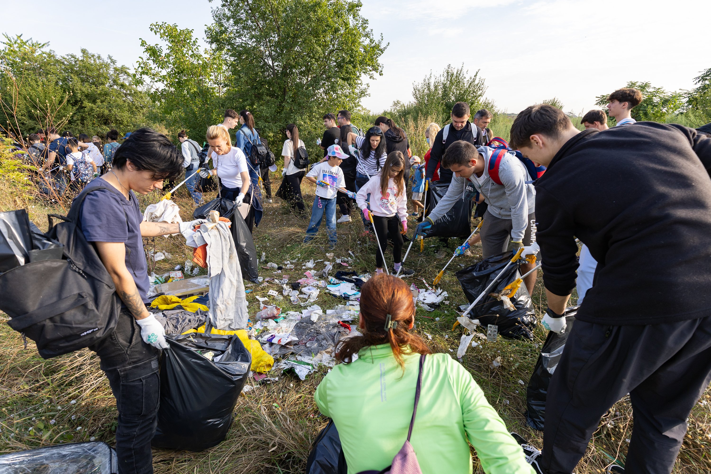 Peste 335.000 de voluntari au participat la Ziua de Curățenie Națională 2026