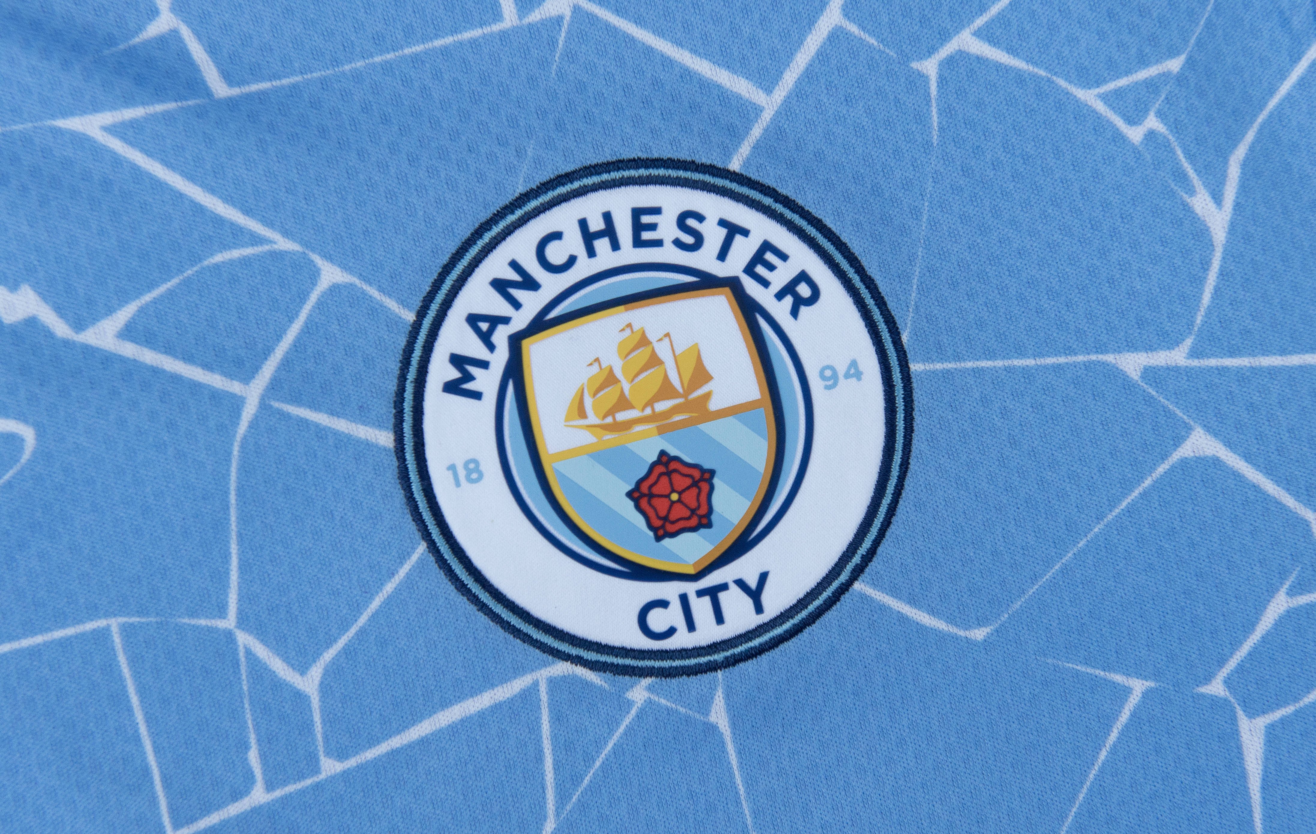 Manchester City ar fi cheltuit sume uriaşe pe piaţa transferurilor, deşi era conştient de vinovăţia sa