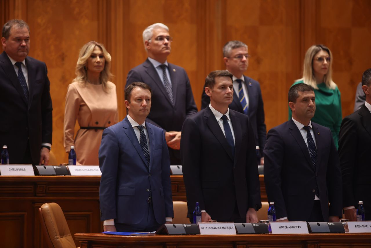 Scenarii posibile după ce Guvernul Mureșan a picat. Ce poate face președintele Nicușor Dan, conform Constituției
