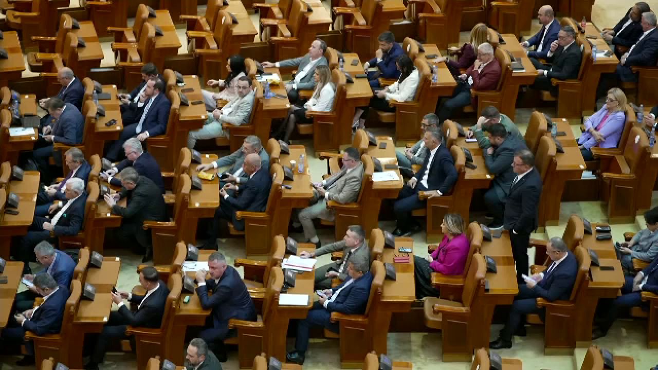 Respingerea Guvernului Mureșan prelungește instabilitatea politică. România așteaptă verdictul S&P privind ratingul de țară