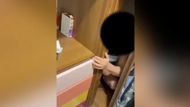 Un mafiot din Italia, căutat din martie, a fost descoperit de polițiști acasă. A dat mâna cu ei când i-a văzut
