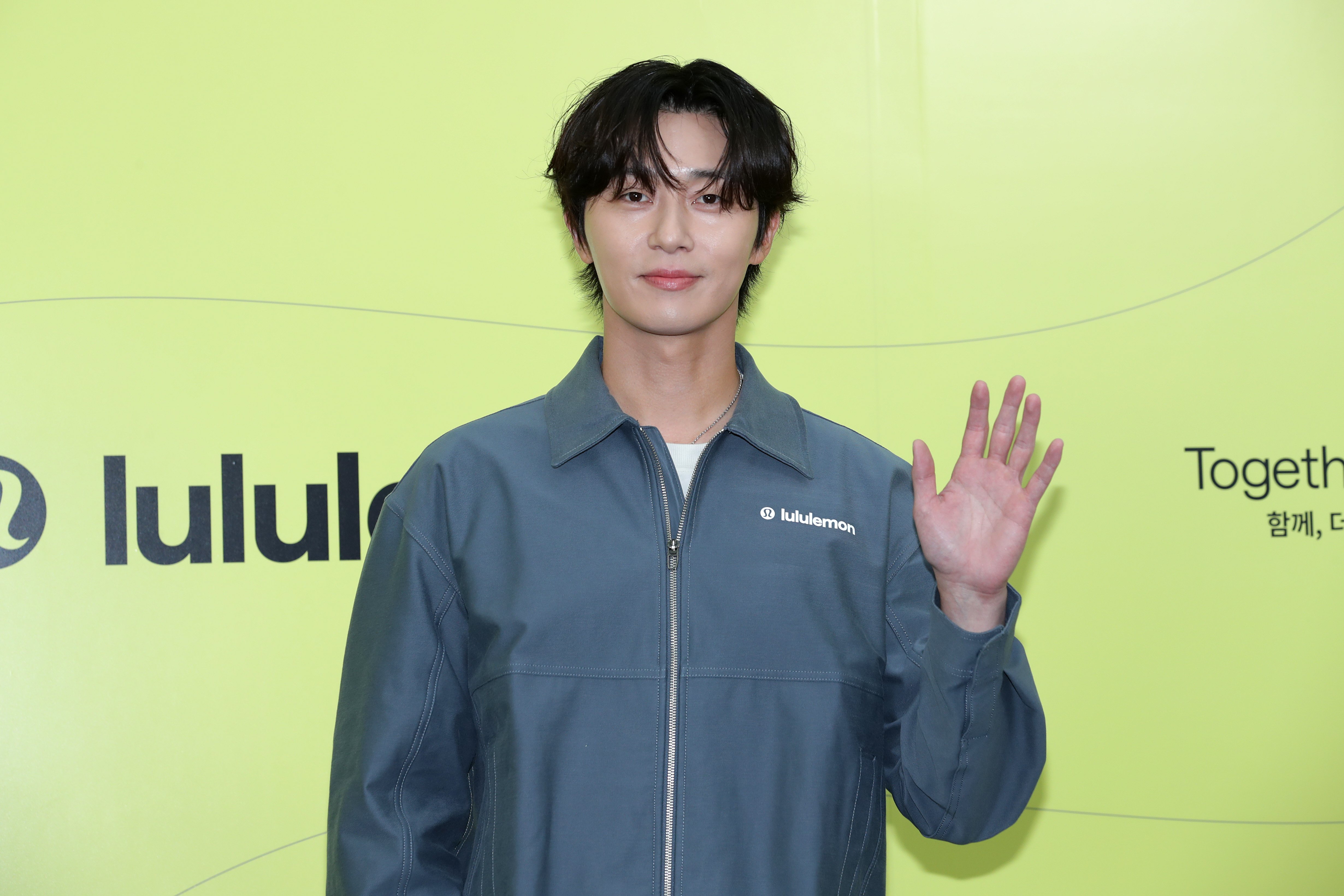 O femeie din Buzău a crezut că vorbește online cu actorul celebru Park Seo-joon și i-a trimis sume mari de bani