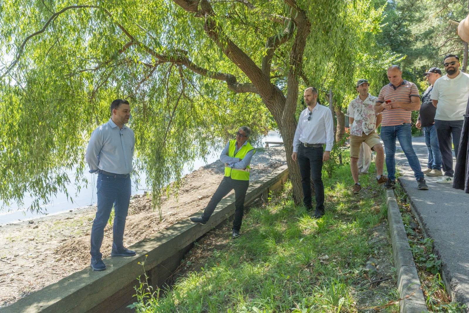 Proiectul pentru Lacul Herăstrău, schimbat. Peste 1.000 de arbori sănătoși salvați, iar betonarea malurilor a fost redusă
