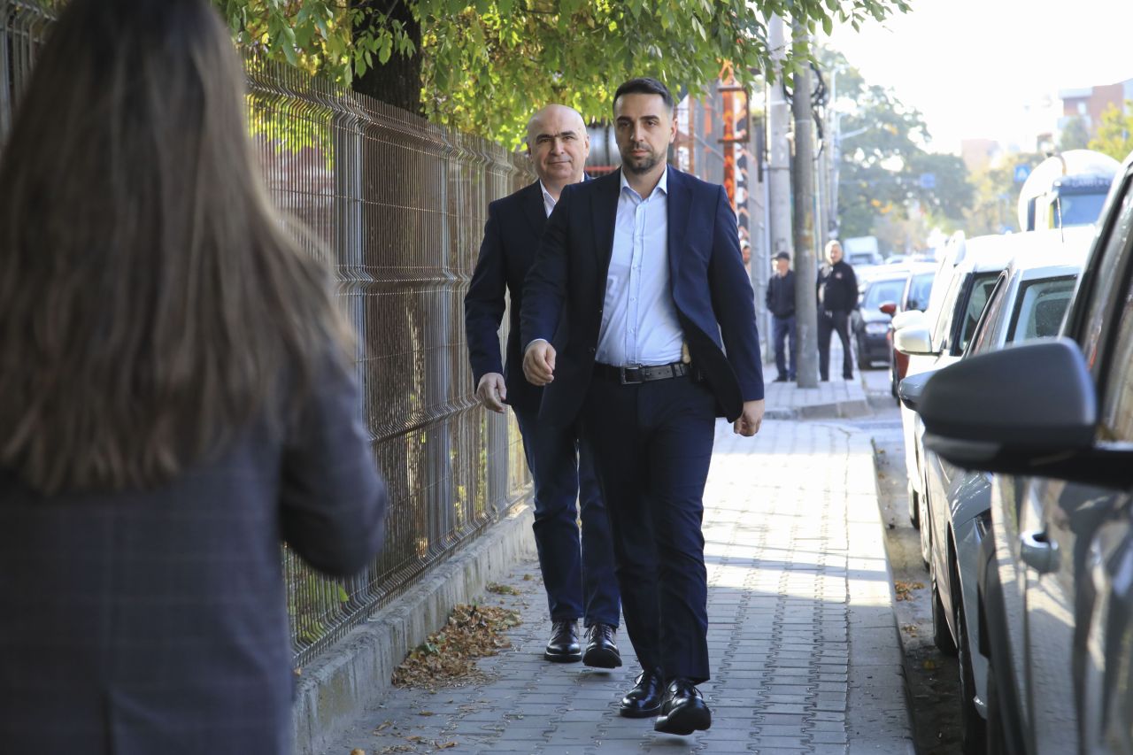 Ilie Bolojan a ajuns la DNA Iași. Premierul interimar, audiat ca martor în dosarul de corupție al lui Fănel Bogos