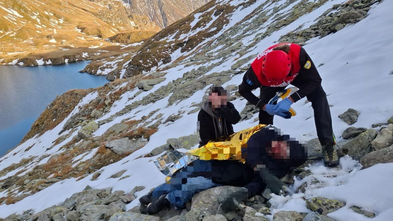 Turist de 66 de ani a murit după o cădere în Munții Făgăraș