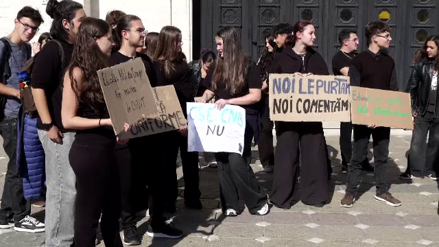 Protest al elevilor la Timișoara împotriva uniformele școlare. „Vrem să ajungem până la Cotroceni”