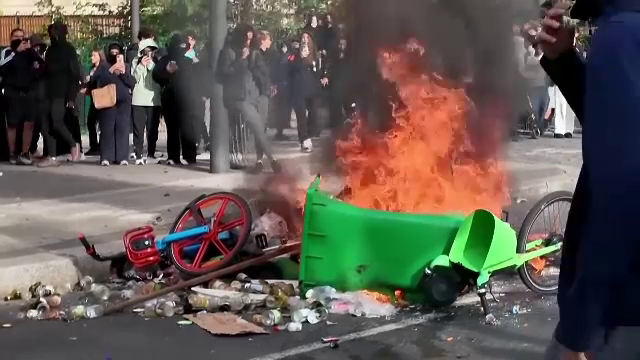 Proteste violente în Franța. Mii de oameni au fost arestați în urma manifestațiilor elevilor