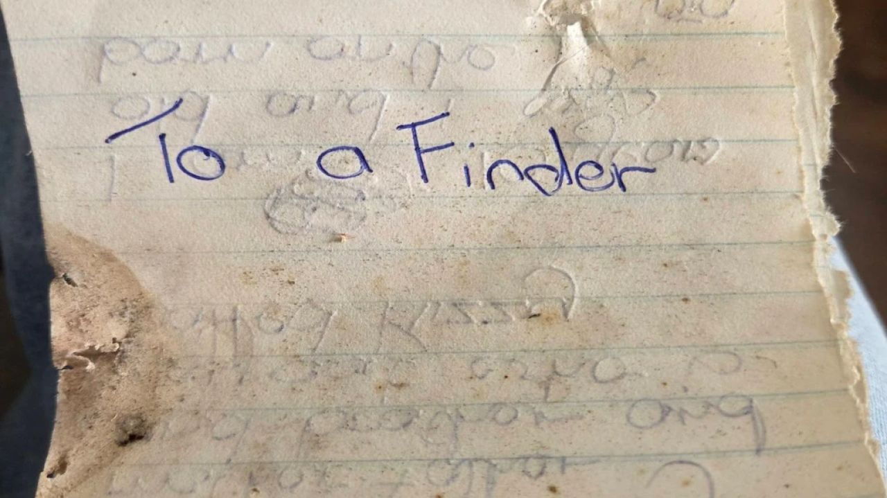 Fetiță de 10 ani a ascuns în 1982 o scrisoare „pentru cel care o găsește”. Mesajul a fost găsit după 44 de ani