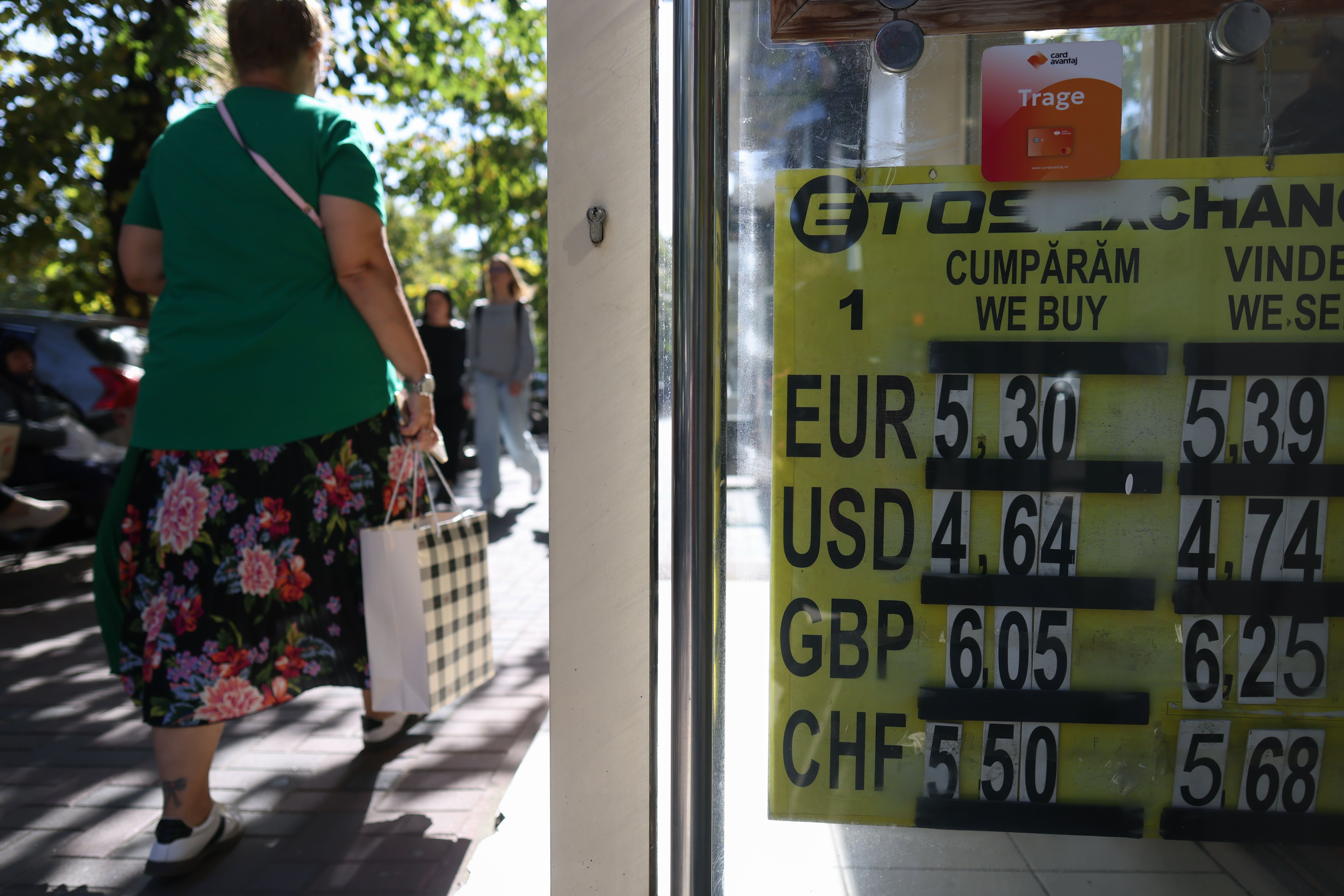 România a scapat de „junk”, dar pericolul rămâne. Cum a reacționat cursul euro-leu după decizia S&P