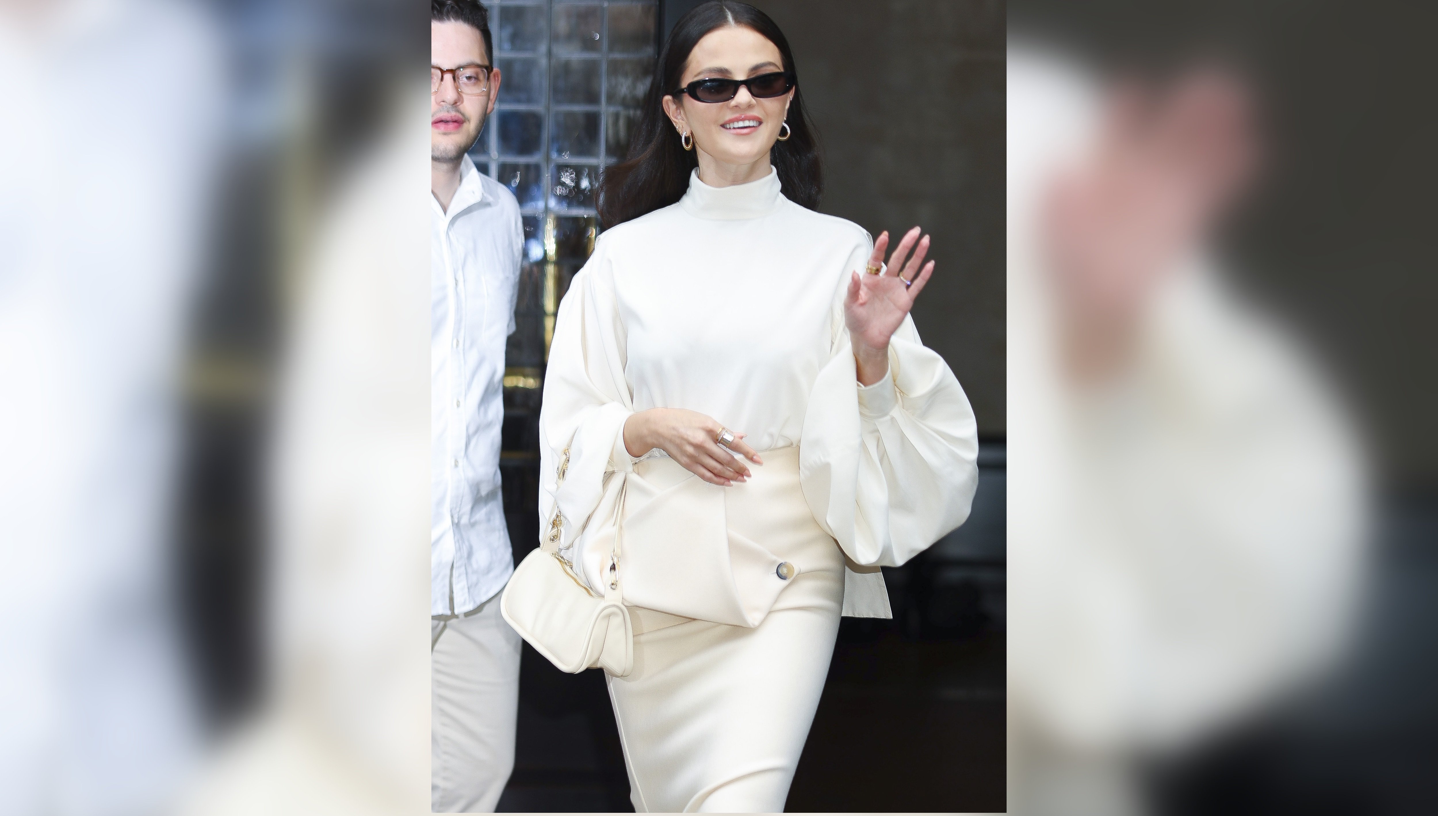 Selena Gomez, apariție spectaculoasă într-o ținută albă. Ce piese vestimentare au creat un look regal | GALERIE FOTO
