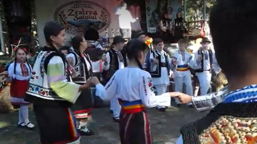 Rețete vechi și meșteșuguri autentice, celebrate la un festival din Neamț. Sute de oameni au participat