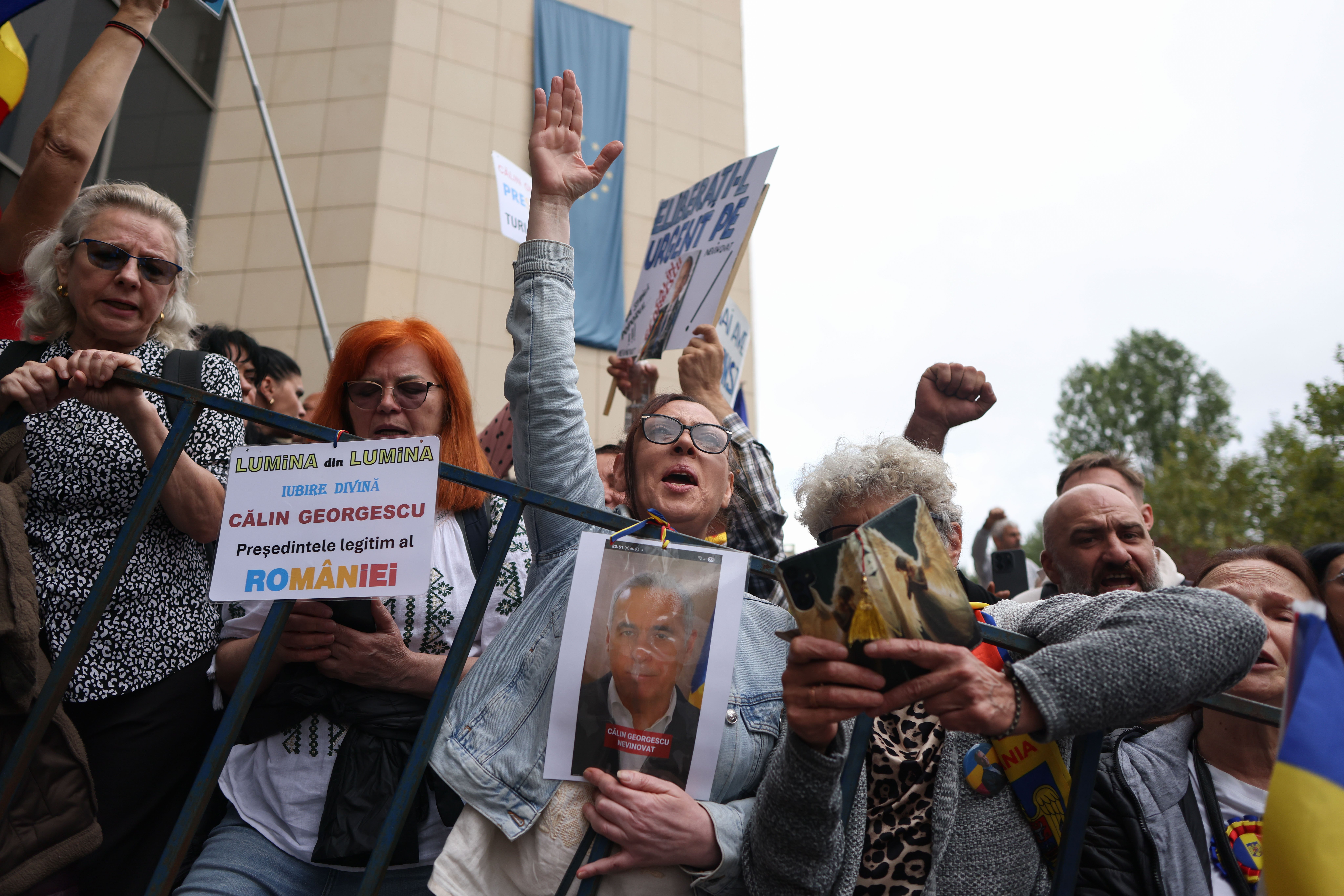 Sancțiuni în lanț la protestul pentru Călin Georgescu din zona Arestului Central. Au fost întocmite și patru acte penale