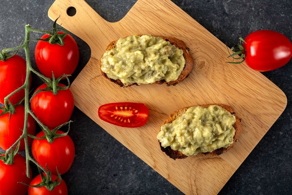 Salată de vinete dietetică. Ce să adaugi ca să iasă extrem de cremoasă. Ingredientul care înlocuiește jumătate din ulei