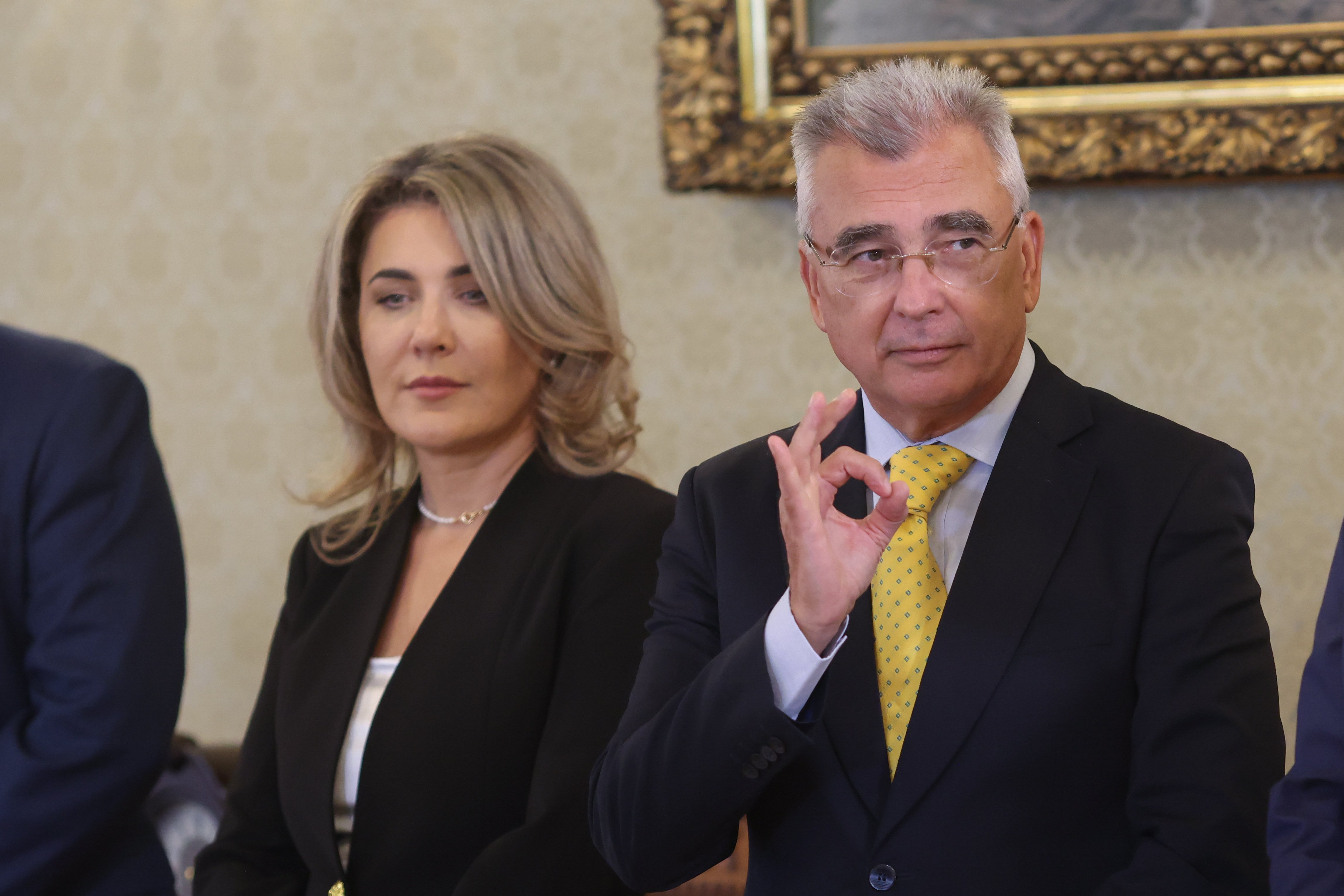 Delegația partidului AUR, după ce a discutat cu Nicușor Dan: „Soluţia pentru noi sunt alegerile anticipate. Avem majoritate”